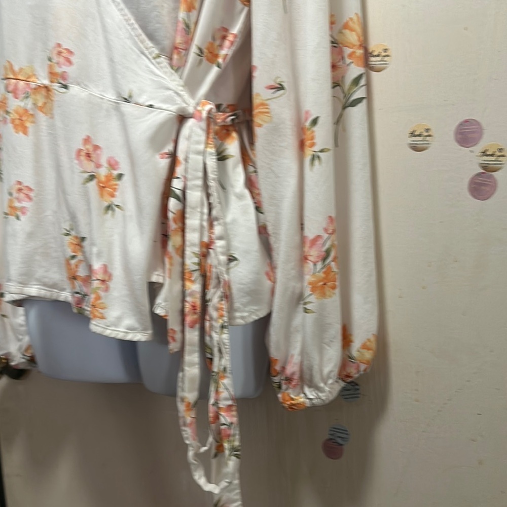 Old Navy Floral Print Tie-Belt Wrap Blouse - Size XL - Cottagecore Chic - Picture 5 of 16